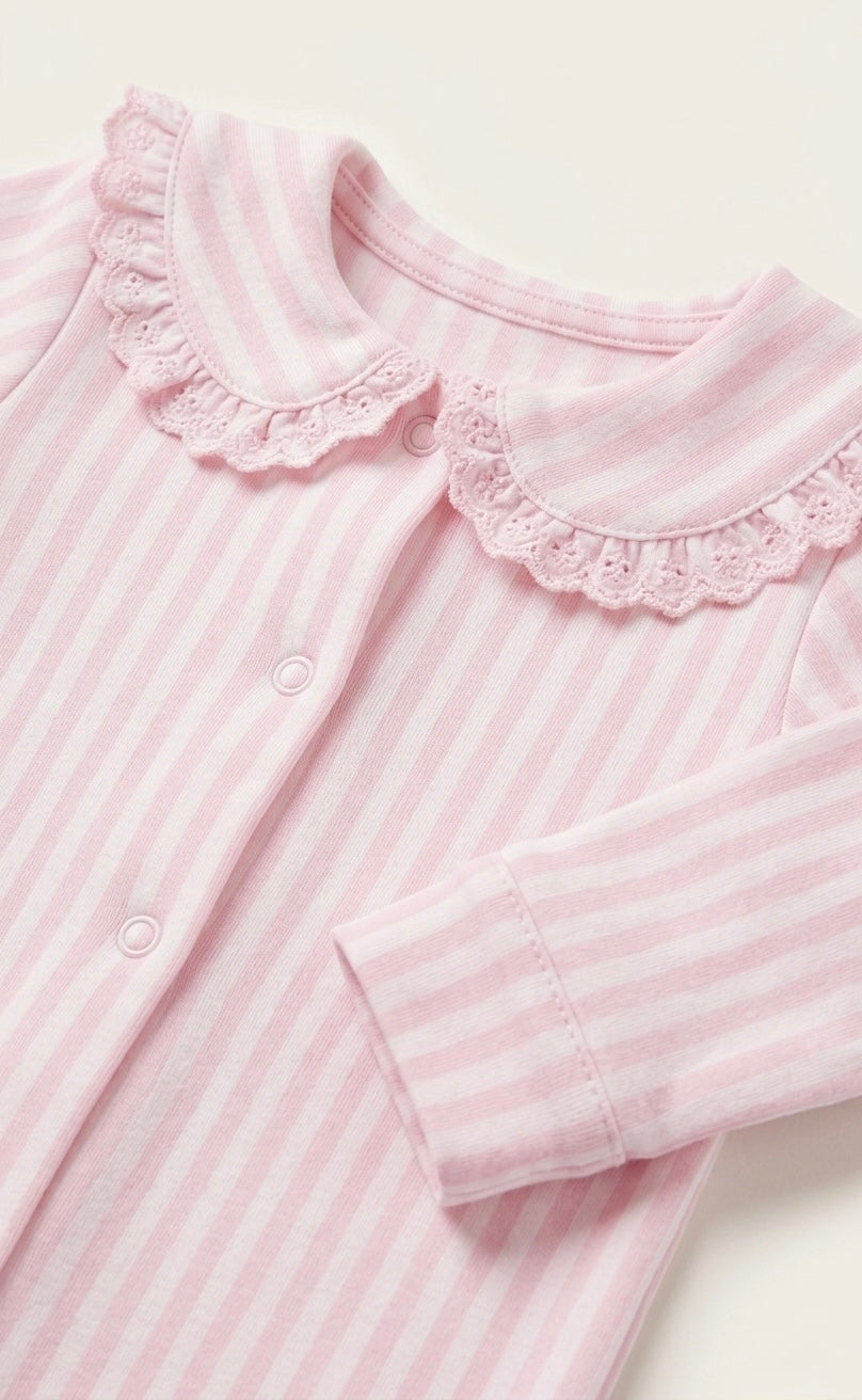 Pijama mujer camisero de algodón a rayas rosas y blancas con detalles de volantes | NUVELLA