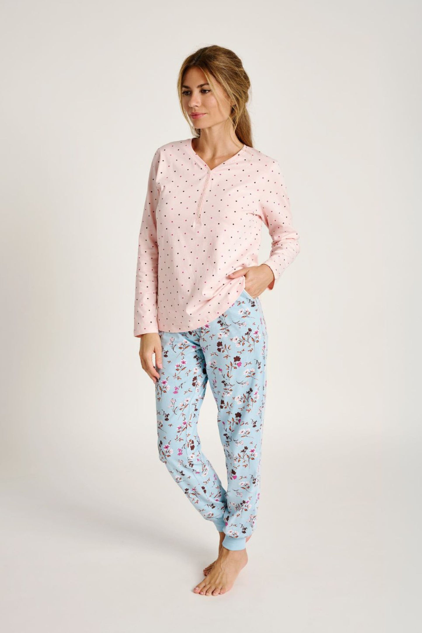 12011017-1-pijama-lago-combinacion-estampado-lunares-y-flores