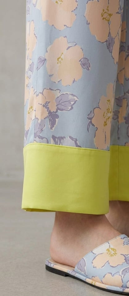 Kimono bata de satén para mujer con estampado floral y detalles limones | NUVELLA